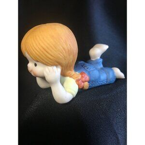 Country Cousins Katie Figurine On Her Belly With Her Bare Foot Up -  Enesco 1980